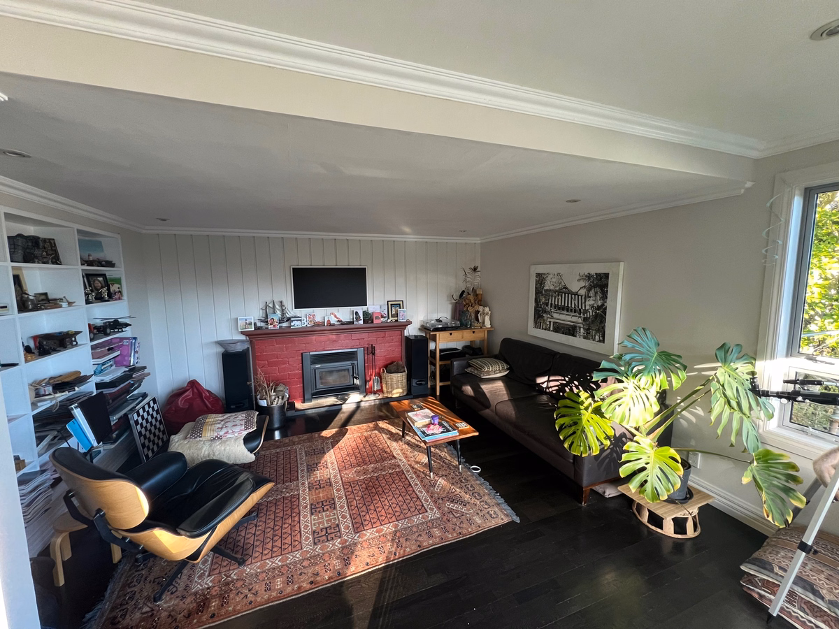 Living room · Shared upstairs lounge. – Strathmore Park