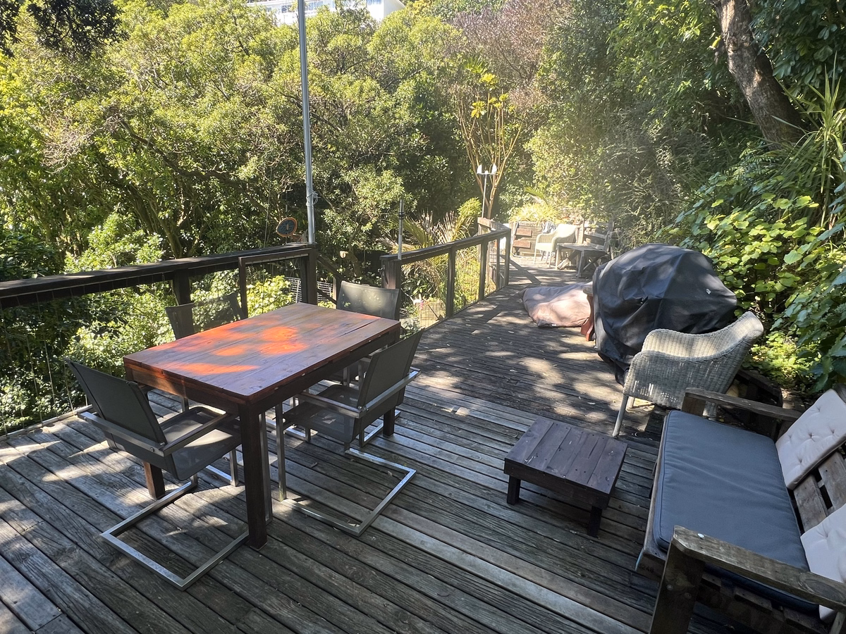 Outdoor area · Shared deck BBQ area. – Strathmore Park