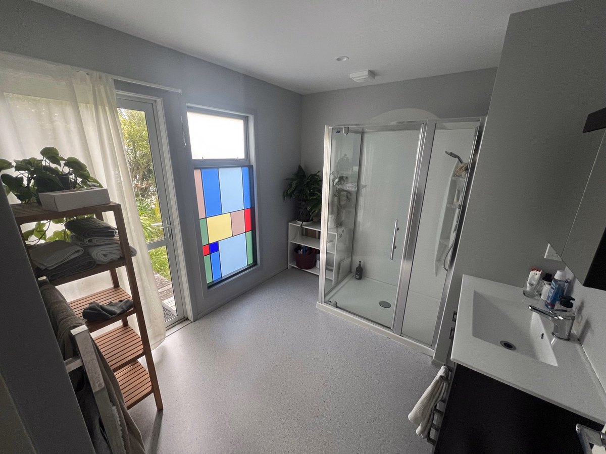 Bathroom · Personal bathroom with private entrance. – Strathmore Park