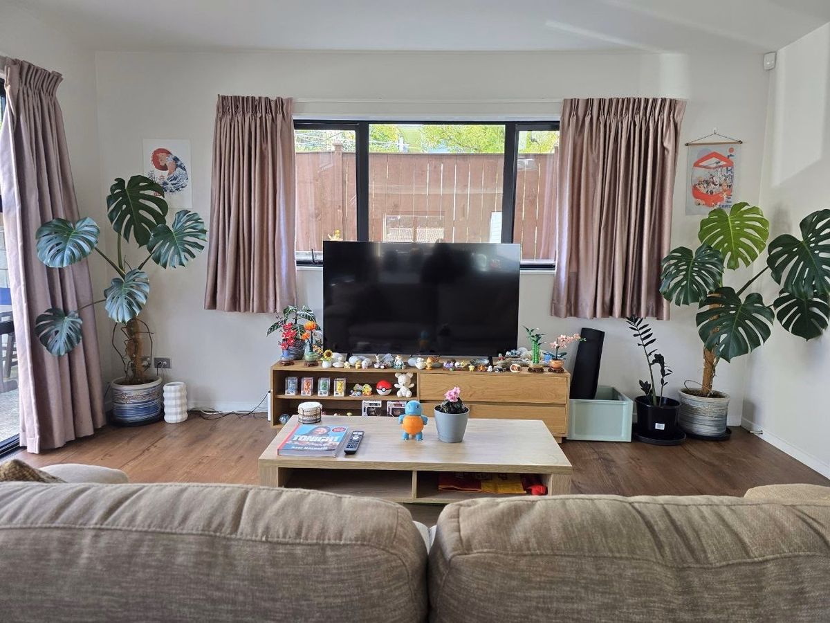 Living room · Living room to hang out and watch movies – Glendene