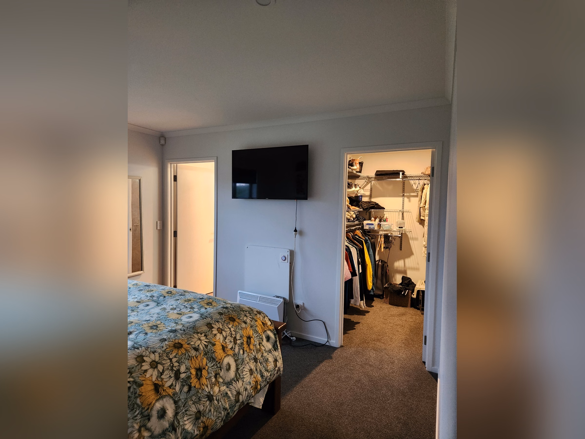 Ensuite Room · with walk-in wardrobe – Waipapa