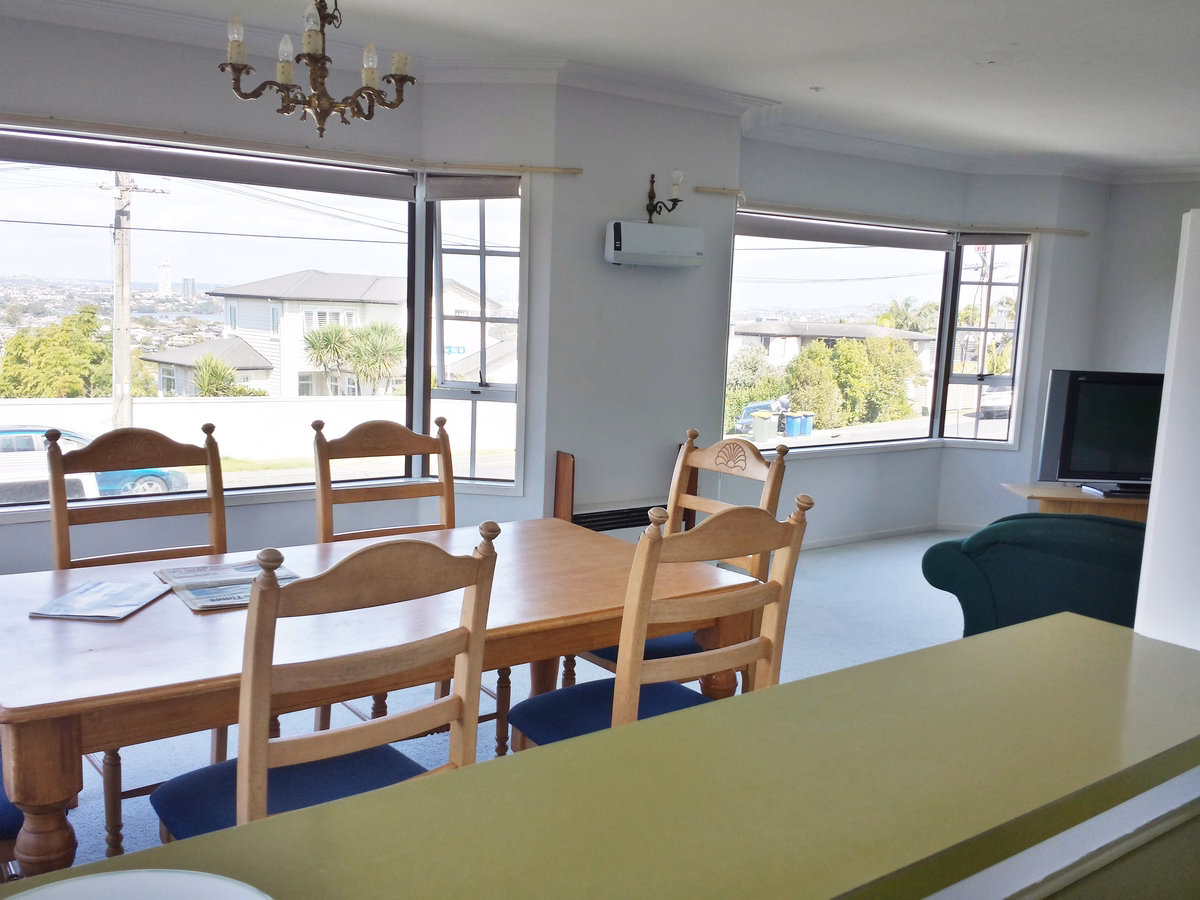 Dining – Castor Bay