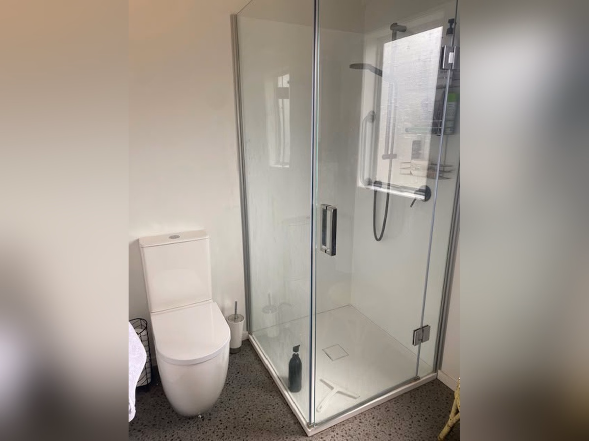 Bathroom – Royal Oak background